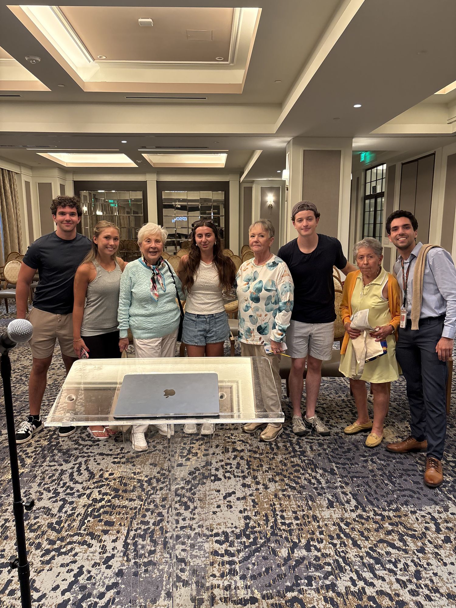 Tech Connect students and residents gathered together at the end of a workshop.